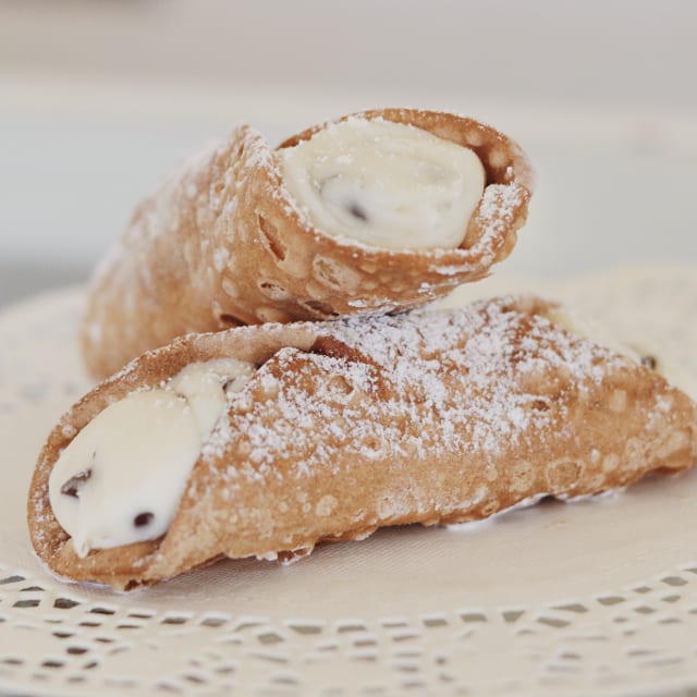Cannoli.