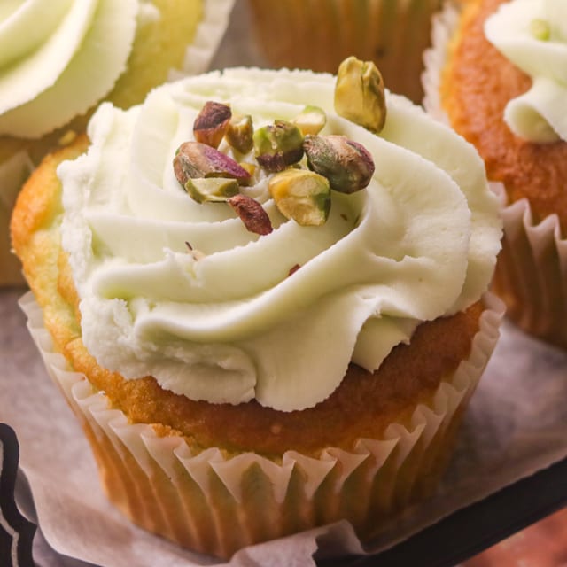 Jumbo Cupcake: Pistachio.